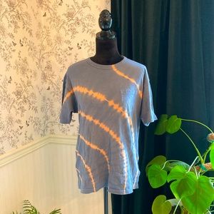 Women’s Tie-Dye Shirt.